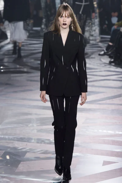Look 37